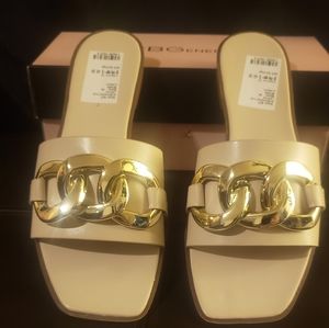 BCBGENERATION Women's Larisa Flat Sandals